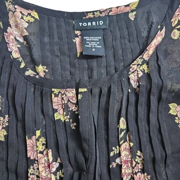 Torrid floral top for women - Picture 2 of 9